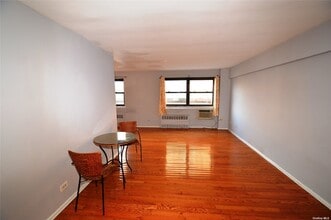 57-10 Junction Blvd-Unit -1A in Queens, NY - Foto de edificio - Building Photo