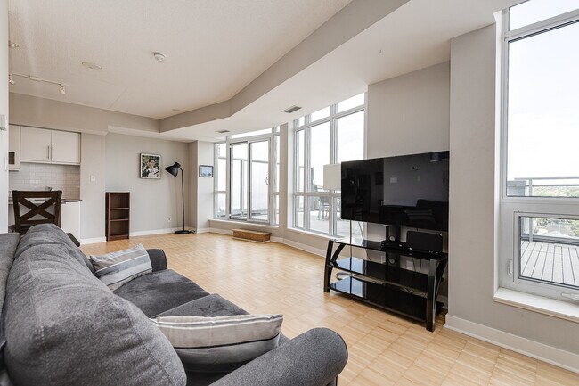 1169 Queen St W in Toronto, ON - Building Photo - Building Photo