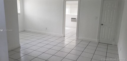 7155 Rue Notre Dame-Unit -5 in Miami Beach, FL - Building Photo - Building Photo