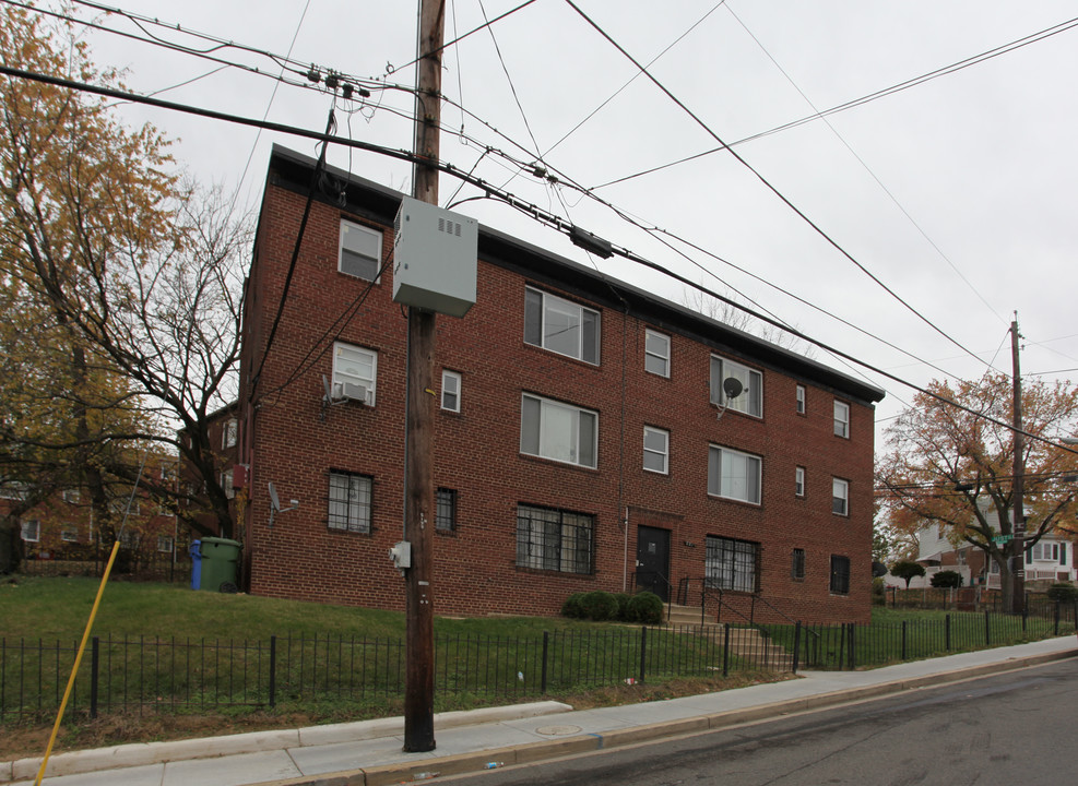 921 52nd St NE in Washington, DC - Building Photo