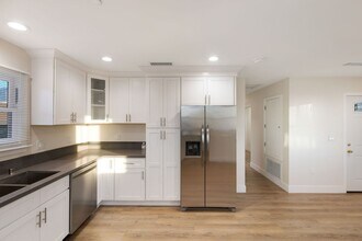 1731 S Burlington Ave in Los Angeles, CA - Building Photo - Building Photo