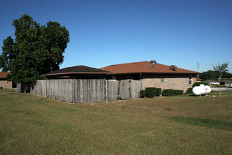 Julian Hills Apartments in Eagle Lake, FL - Building Photo - Building Photo