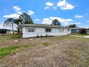 121 Gordon Ave S in Lehigh Acres, FL - Building Photo - Building Photo