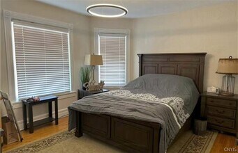 26 Paris Rd in New Hartford, NY - Building Photo - Building Photo