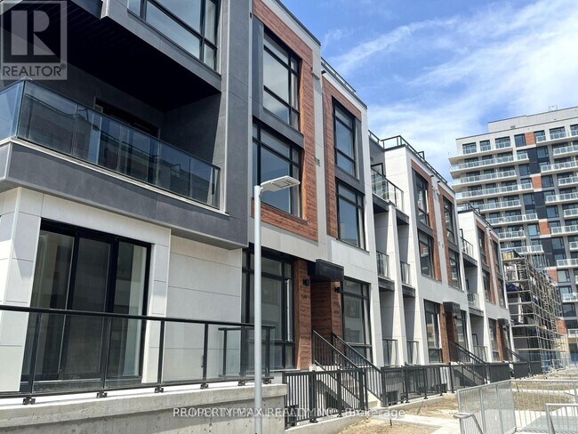 10-1210 David Eyer Rd in Richmond Hill, ON - Building Photo - Building Photo