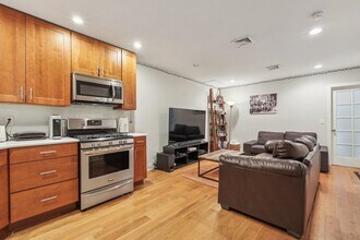 625 Bloomfield St in Hoboken, NJ - Building Photo - Building Photo