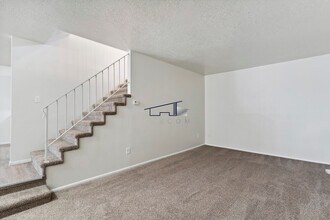 281 W Pheasantbrook Dr in Centerville, UT - Building Photo - Building Photo