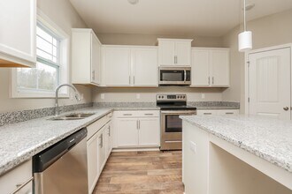 1156 Black Oak Cir in Clarksville, TN - Foto de edificio - Building Photo