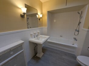 5627 N 16th St in Philadelphia, PA - Building Photo - Building Photo