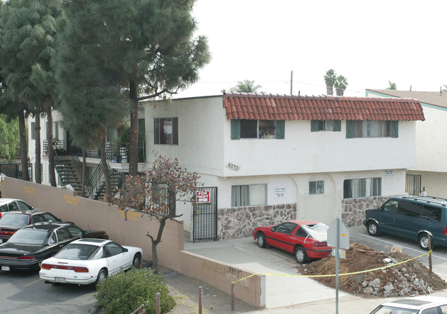 4273 Highland Ave in San Diego, CA - Foto de edificio - Building Photo