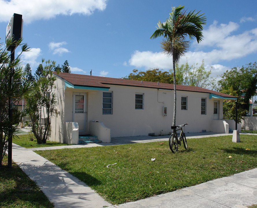 1748 Taft St in Hollywood, FL - Building Photo