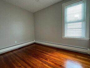 666 Saratoga St, Unit #2 in Boston, MA - Foto de edificio - Building Photo