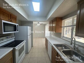 2810 Grand Bend Ct in Orlando, FL - Building Photo - Building Photo