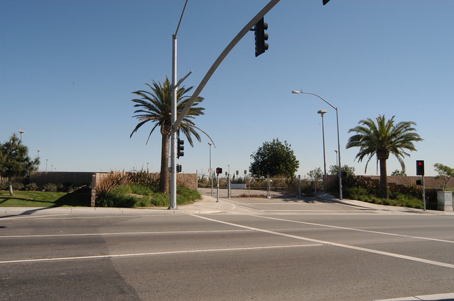 Grove Ave in Ontario, CA - Foto de edificio - Other