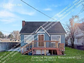 111 Davis Ave in Nampa, ID - Building Photo