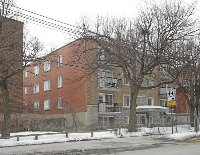 3105 Bedford Path in Montréal, QC - Building Photo - Building Photo