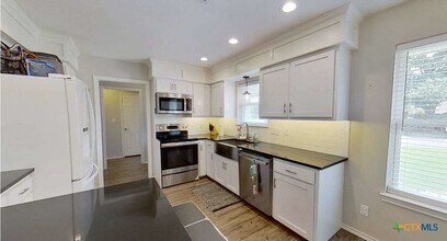 323 Cardinal Dr in New Braunfels, TX - Building Photo - Building Photo