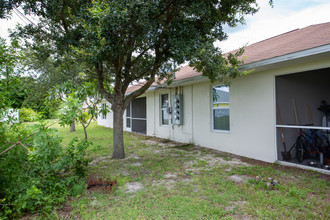 1320 SE 8th Ave in Cape Coral, FL - Building Photo - Building Photo