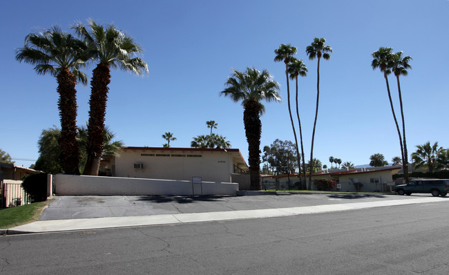 45998 Ocotillo Dr in Palm Desert, CA - Foto de edificio - Building Photo