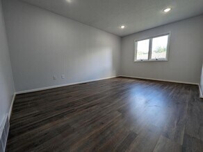 1209 Boone St in Pella, IA - Building Photo - Building Photo