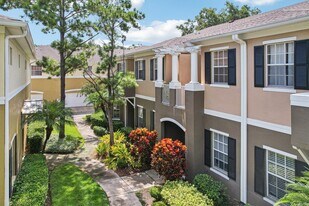 7435 Arlington Grove Cir in Tampa, FL - Building Photo