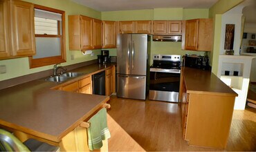 4109 NE 19th Ave, Unit B in Portland, OR - Building Photo - Building Photo