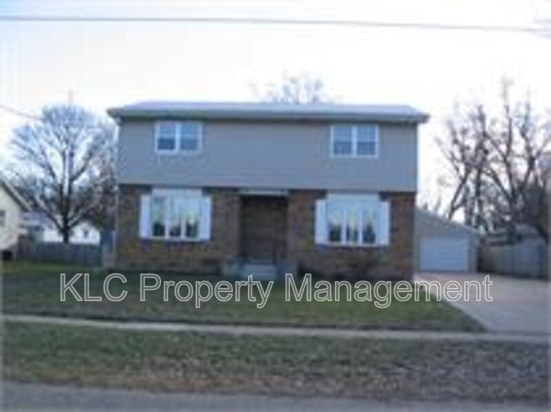 625 3rd St in Waukee, IA - Building Photo