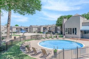 Woodchase Apartments in Houston, TX - Building Photo