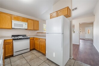 5190 Jewel Canyon Dr in Las Vegas, NV - Building Photo - Building Photo