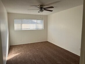 6012 Stockdale Hwy in Bakersfield, CA - Building Photo - Building Photo