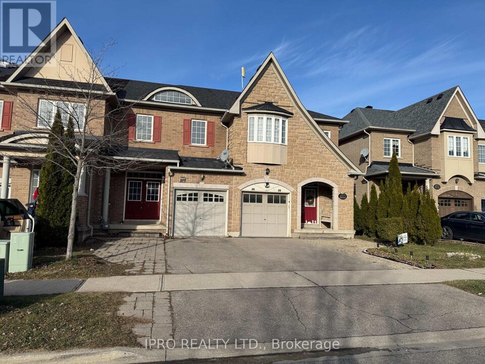 2077 Barnboard Hollow in Oakville, ON - Building Photo