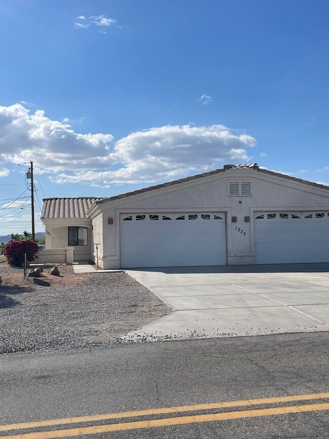 1335 N Lake Havasu Ave in Lake Havasu City, AZ - Building Photo - Building Photo
