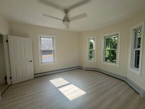 144 Spring St, Unit 3 in Cambridge, MA - Building Photo - Building Photo