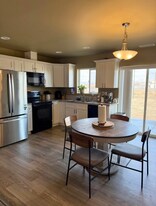 216 E Montmorency Blvd in George, WA - Building Photo