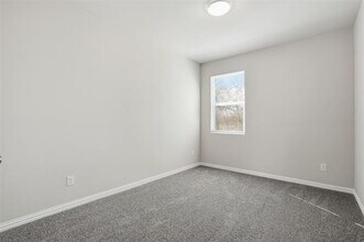 303 Eastland St in Cleburne, TX - Foto de edificio - Building Photo