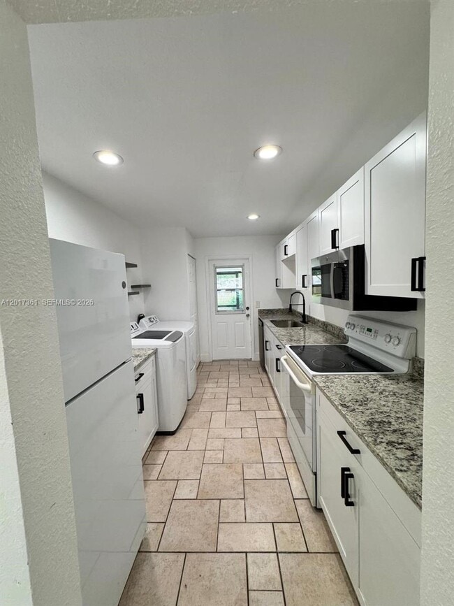 property at 725 Northlake Blvd