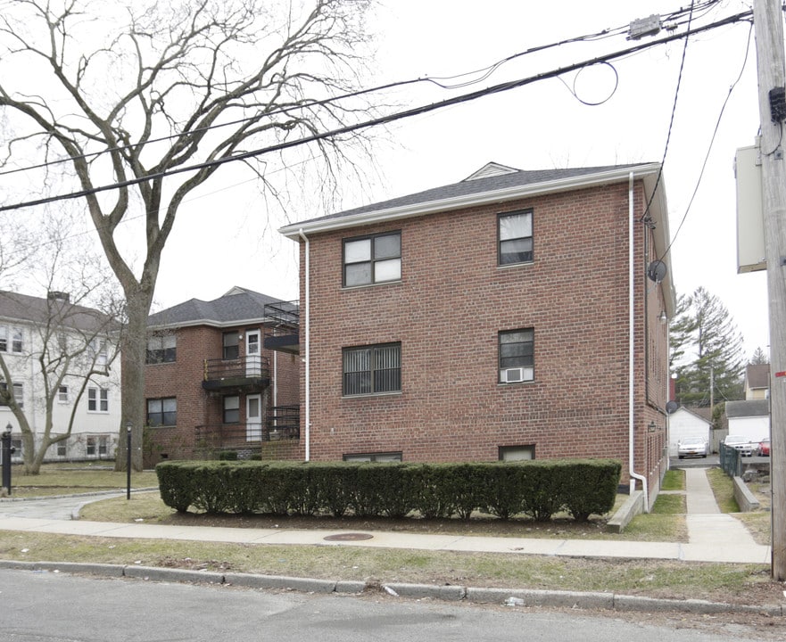 Scarsdale Views in White Plains, NY - Building Photo