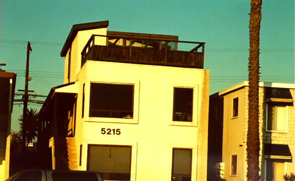 5215 E Ocean Blvd in Long Beach, CA - Building Photo