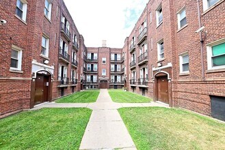 6100 Eberhart in Chicago, IL - Building Photo - Interior Photo