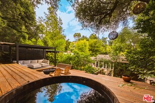 2421 Liberty Ln in Topanga, CA - Building Photo
