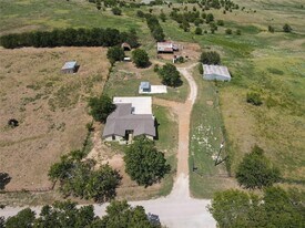 255 Frog Pond Rd in Sherman, TX - Building Photo