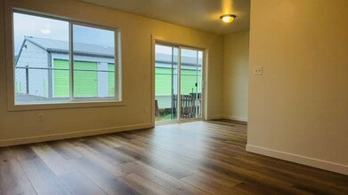 1286 44th Ave in Sweet Home, OR - Building Photo - Building Photo