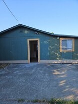 311 SE Riverside Ave in Grants Pass, OR - Building Photo