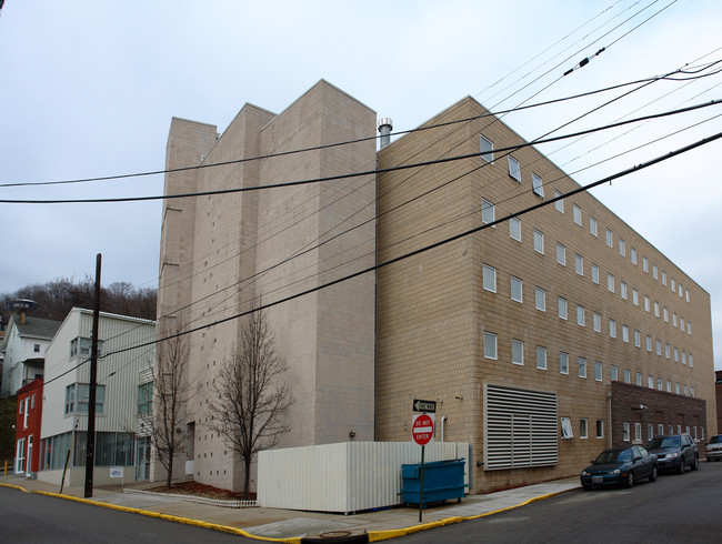 Lloyd McBride Court in Pittsburgh, PA - Building Photo - Building Photo