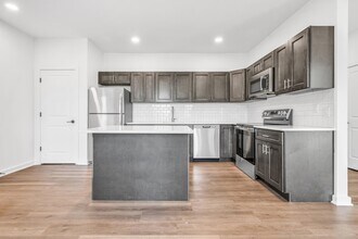 315 Railroad Ave in East Rutherford, NJ - Building Photo - Building Photo