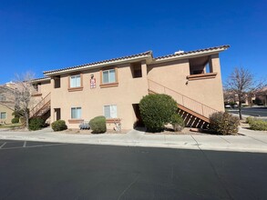 1050 E Cactus Ave in Las Vegas, NV - Building Photo - Building Photo