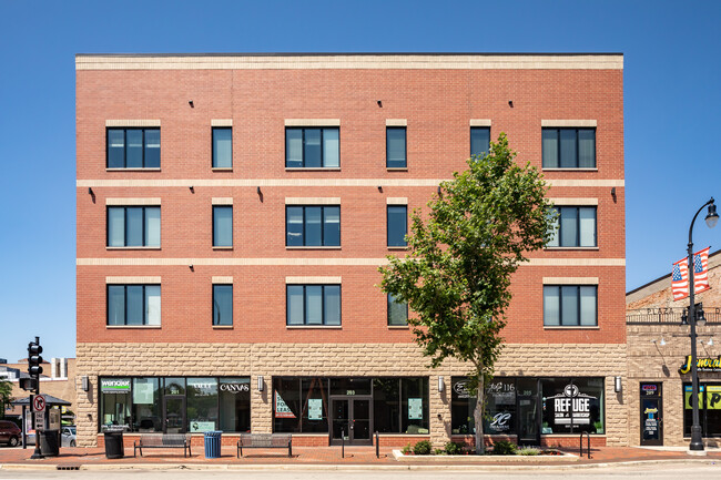 Plaza DeKalb in Dekalb, IL - Foto de edificio - Building Photo