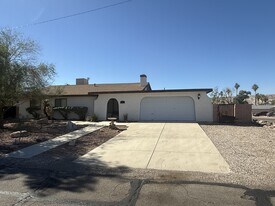422 Emery Dr in Bullhead City, AZ - Building Photo