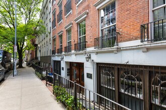 220-222 E Fifth St in New York, NY - Building Photo - Building Photo