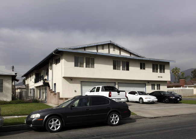 141-143 Orange Grove Ave in San Fernando, CA - Foto de edificio - Building Photo